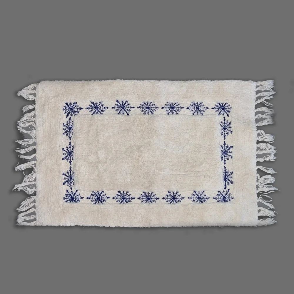 Cream Tufted Snowflake Bath Mat